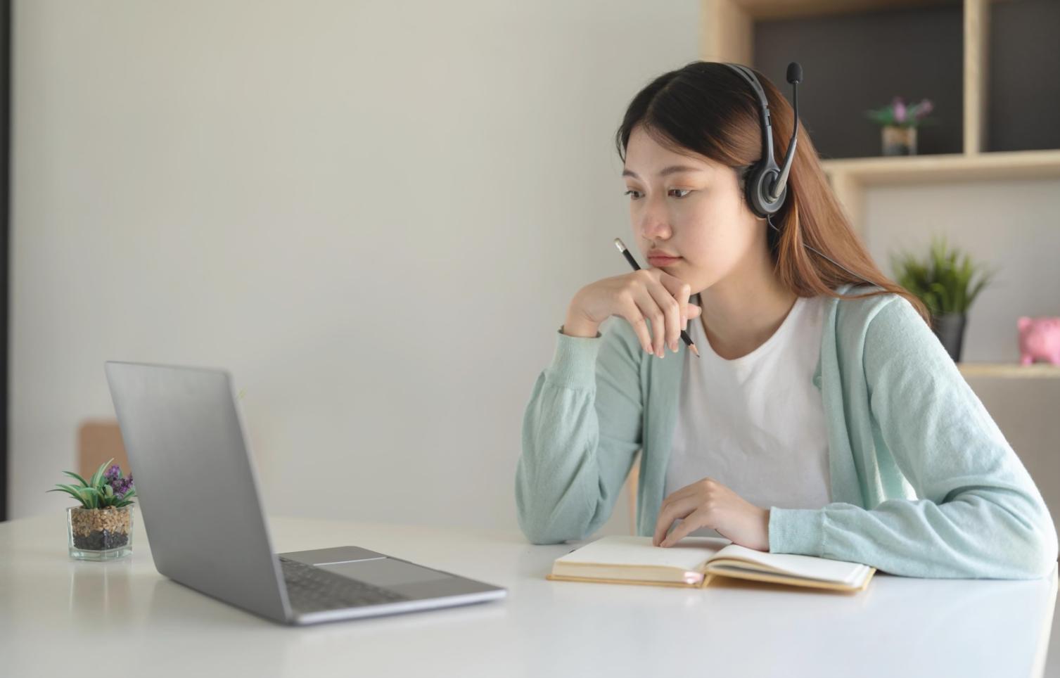 Équipe clovariqune en session de validation d'idées commerciales